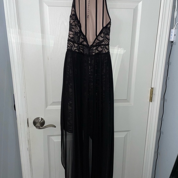 Black lace high to low formal dress - Picture 6 of 6